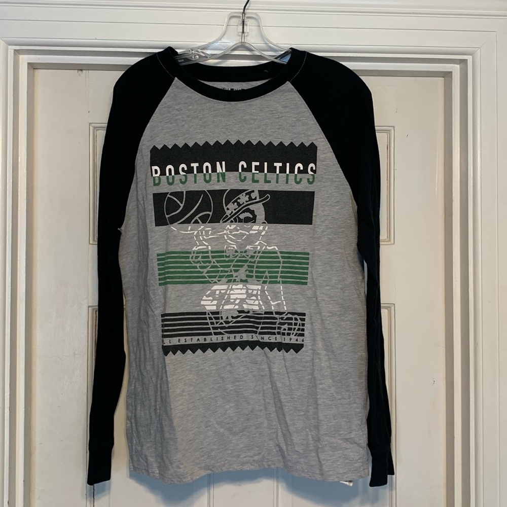 Men’s Medium size Boston Celtics long Sleeve TShirt